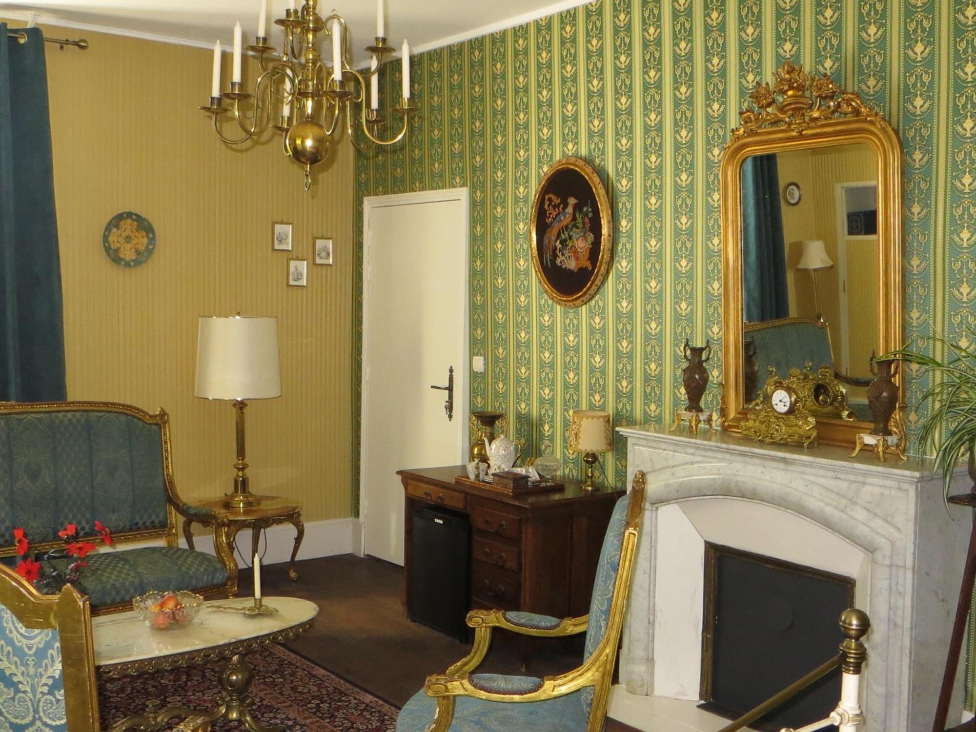 Le Bailli De Montsaugeon Bed and Breakfast Rum bild