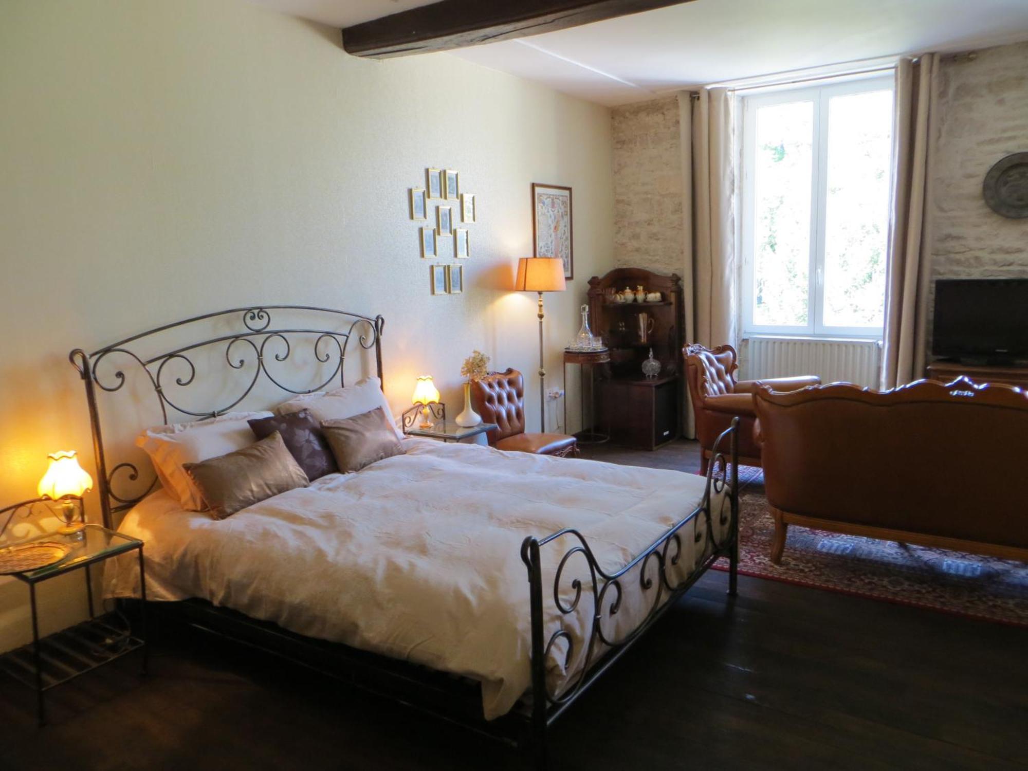 Le Bailli De Montsaugeon Bed and Breakfast Rum bild